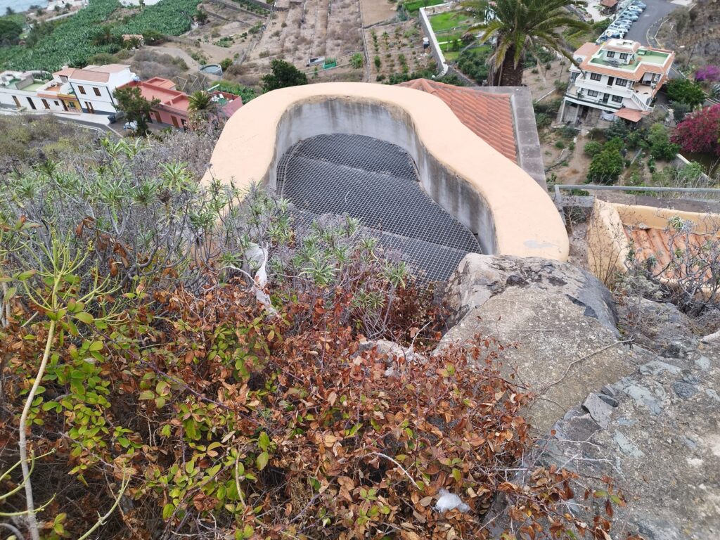 Entrada del agua hasta el molino tipo embudo